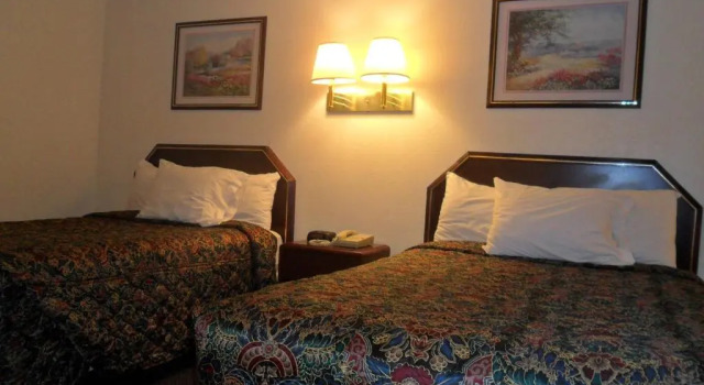 Четырёхместный номер Standard Luxury Inn & Suites