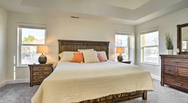 Spacious Family Home, 3 Mi to Dtwn Cedar City, Varaa Hotelli Cedar City 