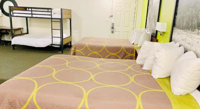 Шестиместный люкс Days Inn & Suites by Wyndham Flagstaff I-40