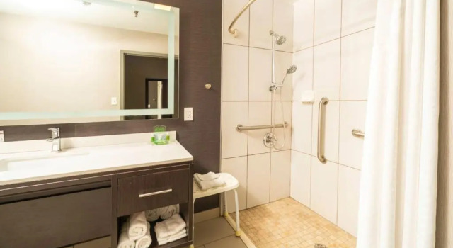 Номер Standard Holiday Inn Louisville East - Hurstbourne by IHG