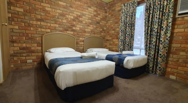 Семейный номер Standard Pines Country Club Motor Inn
