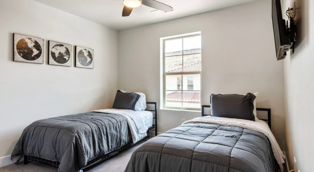 Southern Escape by RedAwning, Varaa Lomakoti Washington 
