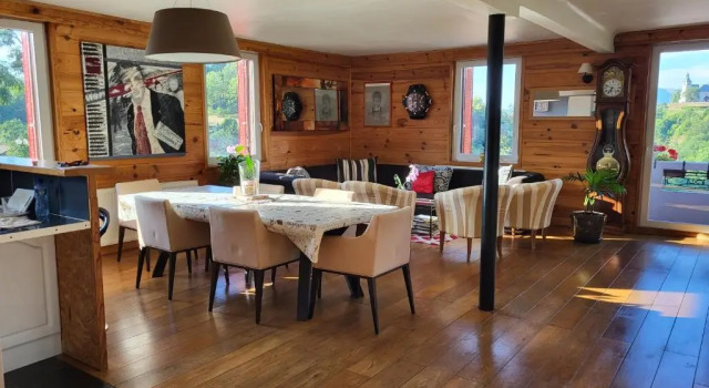 Апартаменты Dans un village savoyard a 1000m daltitude bel appartement spacieux de140m2 avec vue magnifique sur la montagne