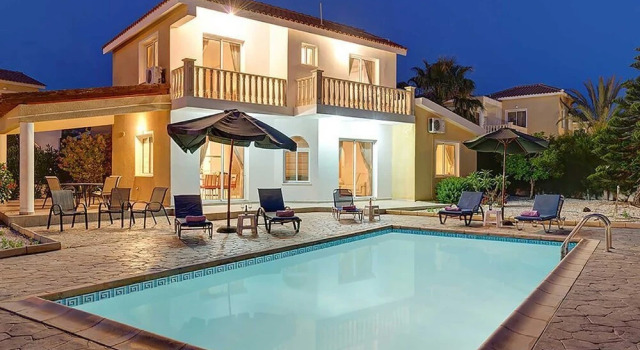 Villa Dentro, Boek Villa Peyia Paphos