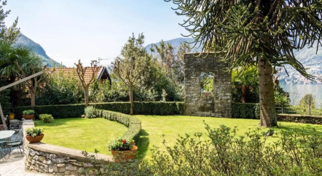 Апартаменты c 1 комнатой ALTIDO Flat for 4, with Astounding Lake Como View and Pool