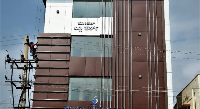 Hotel blue pearl, Rezervovat Hotel Hotely v Bangalore s parkováním, Parkování