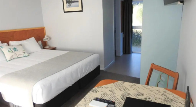 Студия Collingwood Park Motel