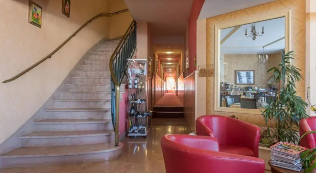 Hotel Bristol, Забронировать Отель Шалон-ан-Шампань Шампань