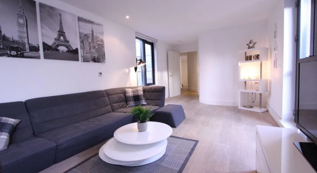 Modern 2 Bedroom Apart in heart London