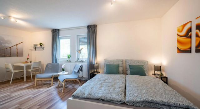 EG Wohnung, zentral, TOP Anbindung, mit großer Terrasse, Book Hotel Dresden 