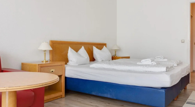 Waterfront Apartment With Swimming Pool in Hahnenklee in the Harz, Book Lejlighed Hoteller i Goslar med pool, Swimmingpool