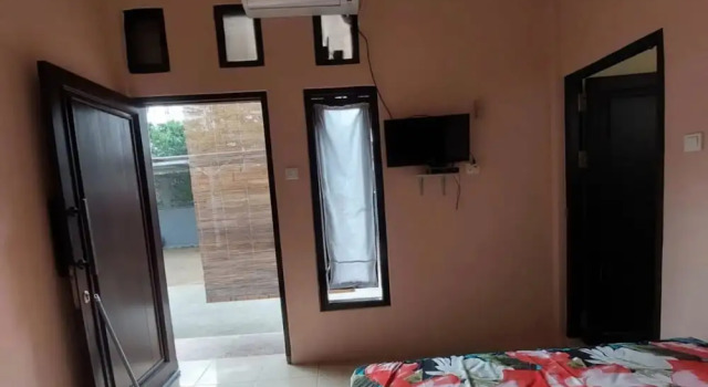 Номер Deluxe OYO Life 93525 Griya Wafira Trenggalek Syariah