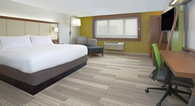 Четырёхместный люкс Holiday Inn Express & Suites Braselton West by IHG