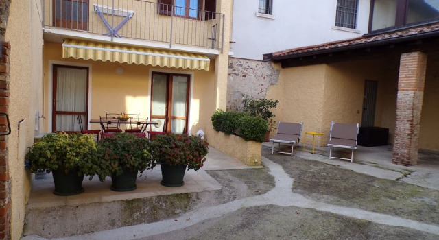 Quaint Holiday Home in Puegnago del Garda With Balcony, Buchen Sie Hotel Puegnago del Garda Brescia