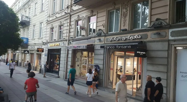 Deso Hostel & Rooms, Забронировать Хостел Мтацминда Тбилиси, рядом с Концертный зал Тбилиси