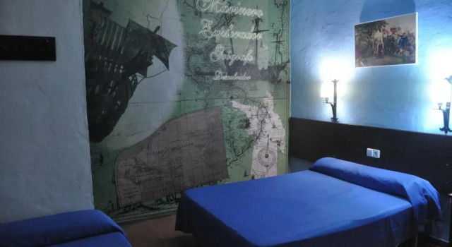Трёхместный номер Standard с балконом Hostal Temático El Cid