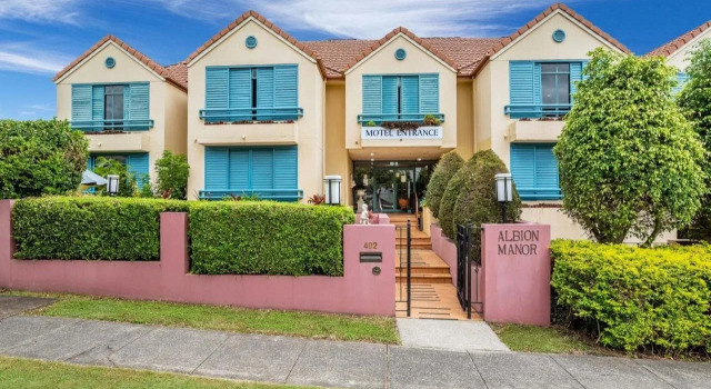 Albion Manor