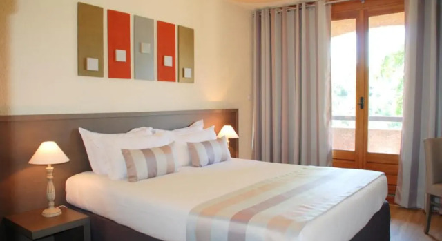Двухместный номер Standard с балконом и с видом на сад Hôtel 3* La Vallée des 3 Barbus