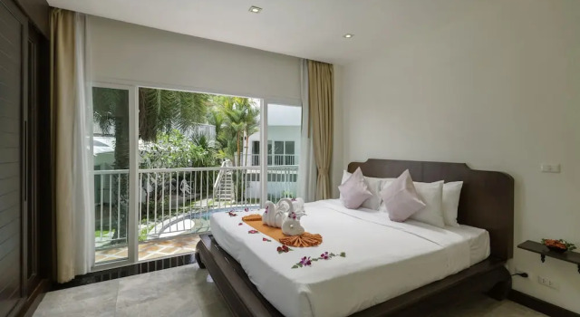 Люкс семейный с 2 комнатами Phunawa Resort Phuket Karon Beach