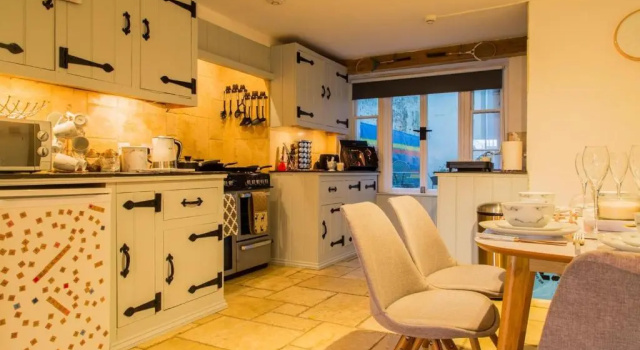 Апартаменты Seafront Apartment with Garden