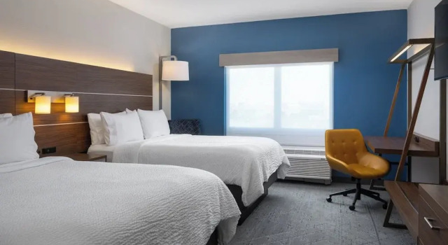 Четырёхместный номер Standard Holiday Inn Express & Suites Trinity by IHG