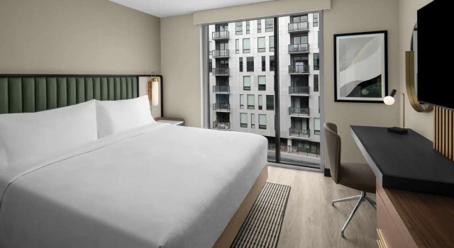 Четырёхместный люкс с 2 комнатами Embassy Suites By Hilton Madison Downtown
