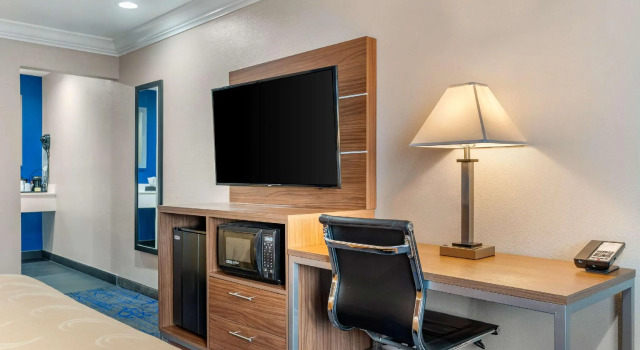Четырёхместный номер Standard Quality Inn & Suites Vacaville