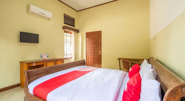 OYO 951 Cempaka Ratu Beach Resort
