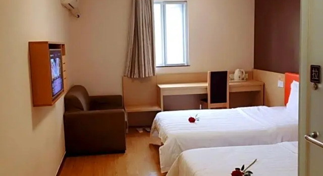 Двухместный номер Business 7Days Inn Wuhan Dingziqiao Zhongnanlu Metro Station
