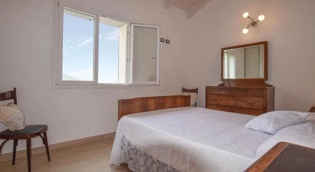 La Casa Rossa, Book Hotel Framura 