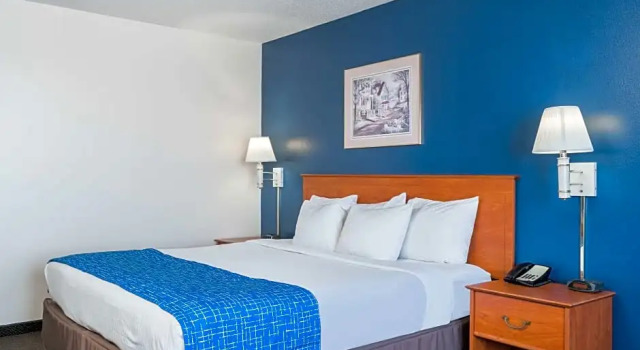 Люкс Travelodge & Suites by Wyndham Fargo/Moorhead