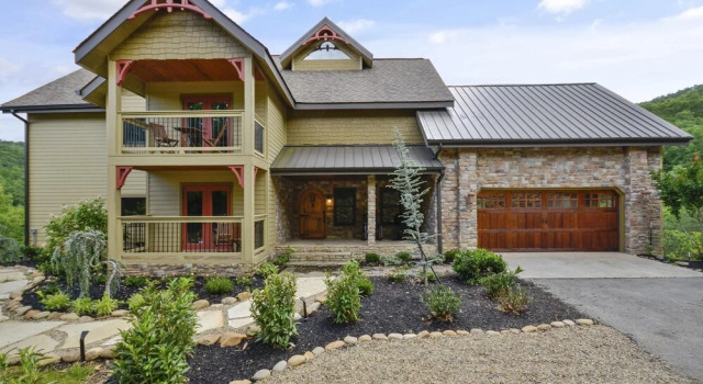 Mossy Brook - 6 Br home by RedAwning