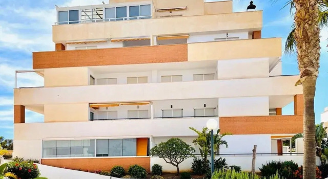 Nice Apartment With Shared Pool