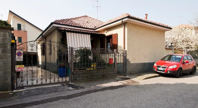 Monteceneri 9 B&b, Book Bed and Breakfast Hotels in Rho with Parking, Parking
