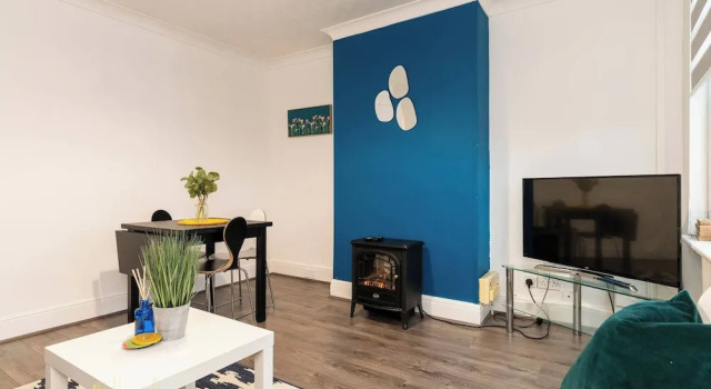 Sleek City Getaway - Walkable & Free Parking