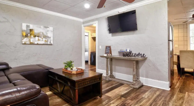 Вилла Comfortable Cottage on the Blue Mile - Close to GSU!