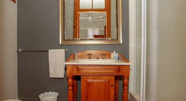 Люкс с балконом Beechwood B&B
