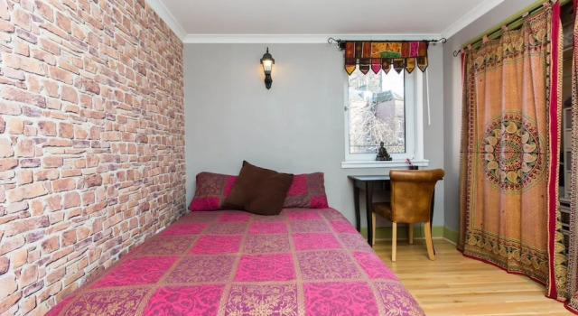 Charming 2BR Flat for 4 Overlooking Holyrood Park, Забронировать Отель Эдинбург Midlothian, рядом с Холирудское абатство