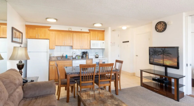 Waikiki Banyan - Pool View Tower 1 Suite 1501, Забронировать Апартаменты/квартира Апартаменты Гонолулу, рядом с Royal Hawaiian Theater Legends in Concert Waikiki, Апартаменты/квартира