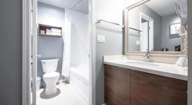 Четырёхместный номер Standard Gibsons Garden Hotel