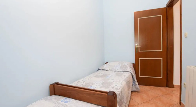 Apartment Only 100m From the Beach With a Barbecue Area and Fenced Garden, Wifi