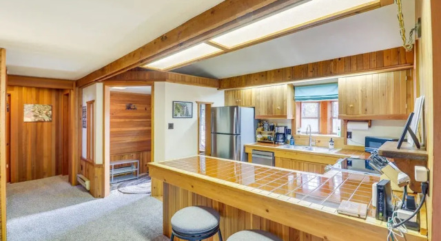 'griz Den' Cabin w/ 2 King Beds Near Glacier!, จอง โรงแรม Hungry Horse มอนตานา