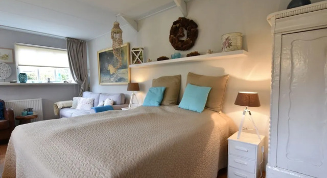 Romantic Cottage in Bergen North Holland with terrace, จอง บ้านพักตากอากาศ Bergen aan Zee Noord-Kennemerland