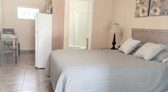Люкс Desert Surfside Waterfront Accommodations