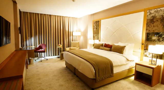 Ramada Erbil Hotel, Buchen Sie Hotel Business-Hotels in Erbil, in der Nähe von The Qaysari Bazaar, 4* 5*