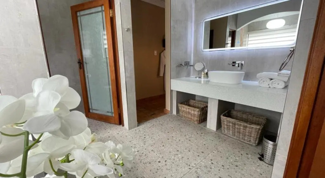Люкс Opikopi Guest House