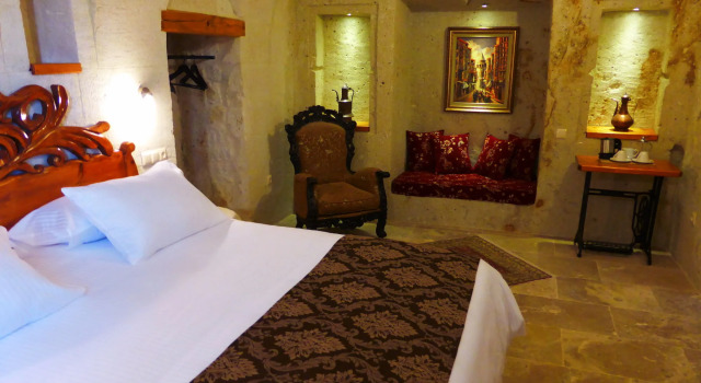 Canyon Cave Hotel