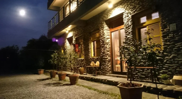 Четырёхместный номер Standard с видом на горы Stone House Homestay