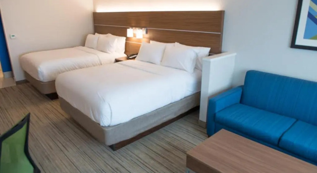 Четырёхместный люкс Holiday Inn Express & Suites Merrillville by IHG