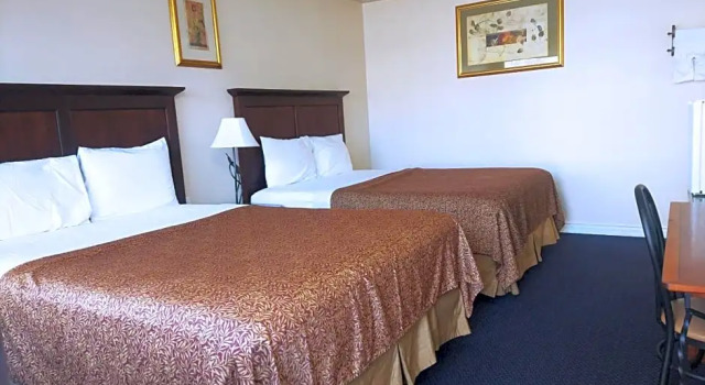 Четырёхместный номер Standard Canadas Best Value Inn-Niagara Falls